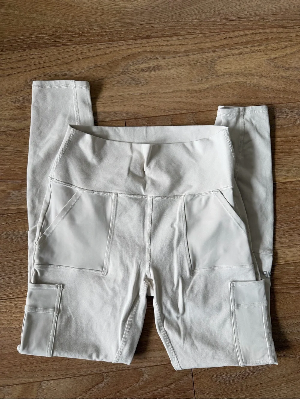 Alo High-Waist Pocket Legging - Cream Alo Yoga Bone Cargo - Picture 2 of 5